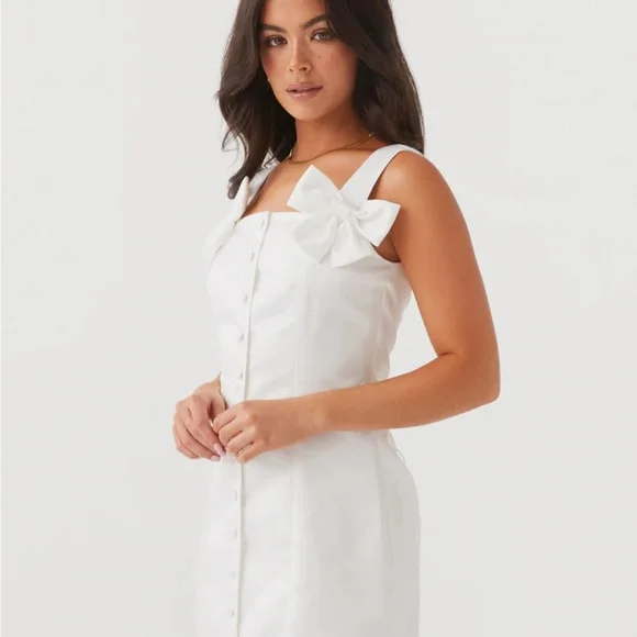 NWT PEPPERMAYO- Brielle Bow Satin Mini Dress - White size 8 - Picture 4 of 8